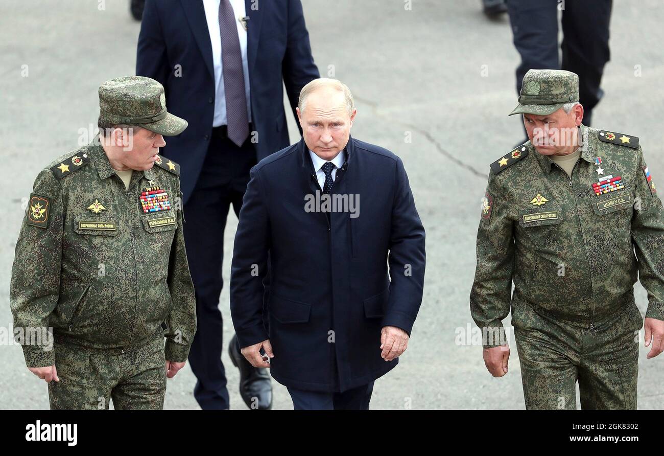 Putin and sergei shoigu 2021 hi-res stock photography and images - Alamy