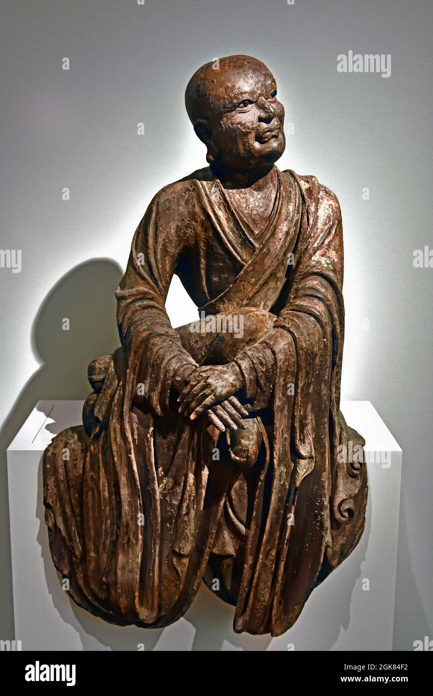 Lohan, 1200 - 1400 China wood, traces of polychromy and lacquer, glass, 109cm x 59.5cm × 44.5 (It is a luohan (arhat), a hermit who lives in seclusion in the mountains and who has great wisdom and supernatural powers. )  Asia, China, Stock Photo