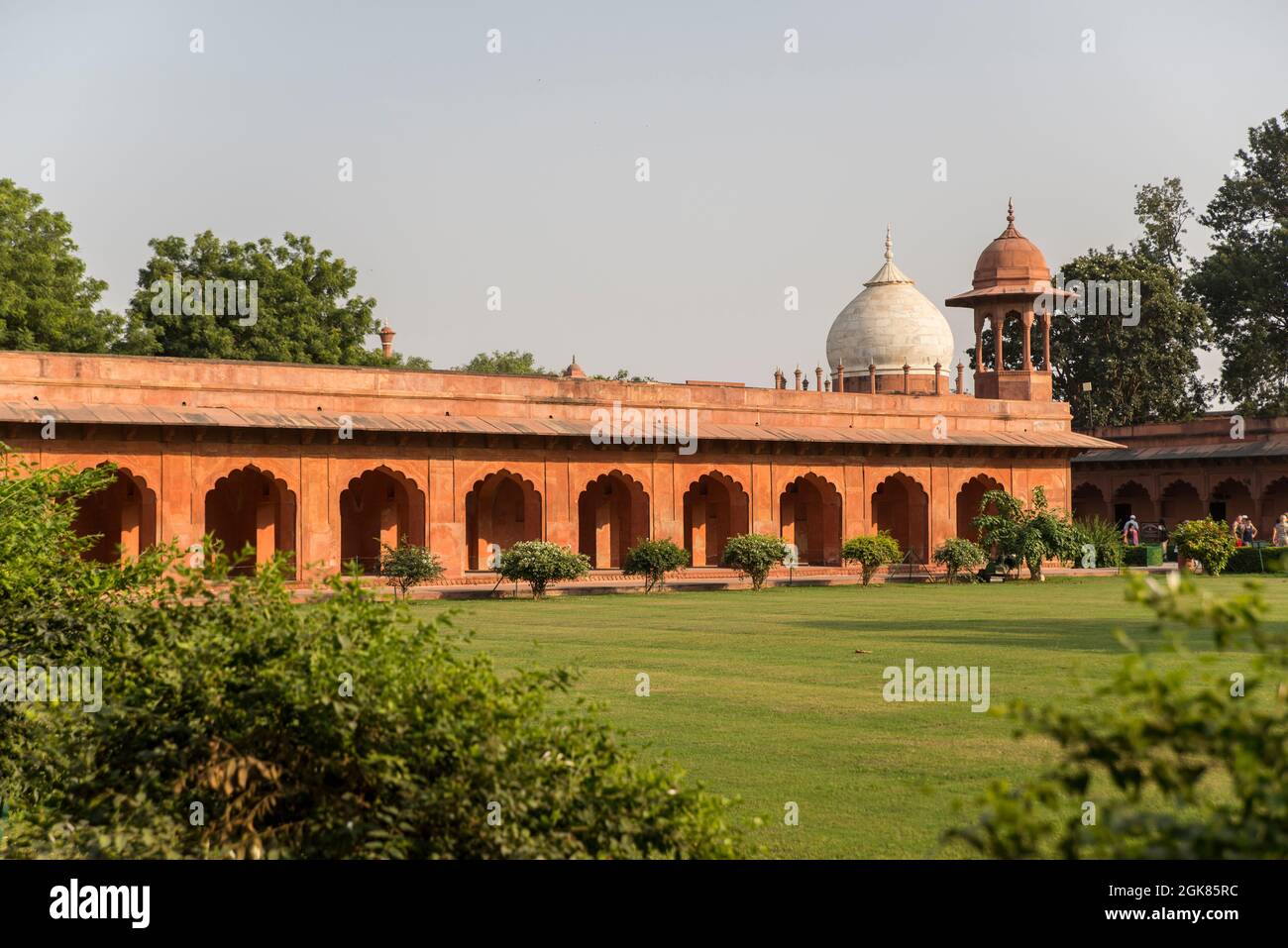 courtyard-of-the-taj-mahal-hi-res-stock-photography-and-images-alamy