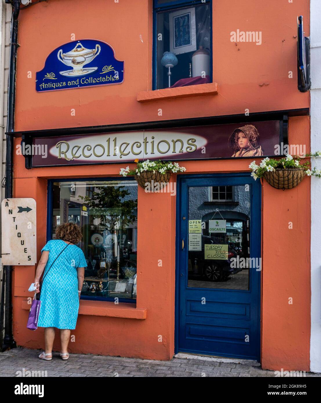 Recollections, an antique and collectables shop in Westport, County Mayo, Ireland. Stock Photo