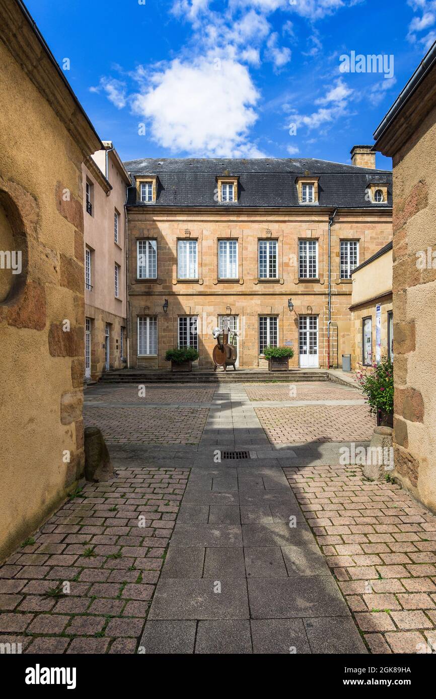 Courtyard off the Rue Nationale housing offices and public library - La Chatre, Indre (36), France. Stock Photo
