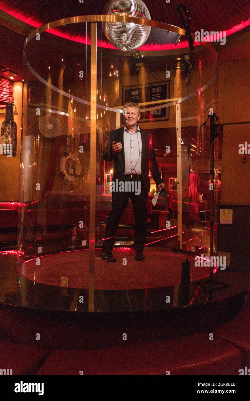 Susis show bar hires stock photography and images Alamy