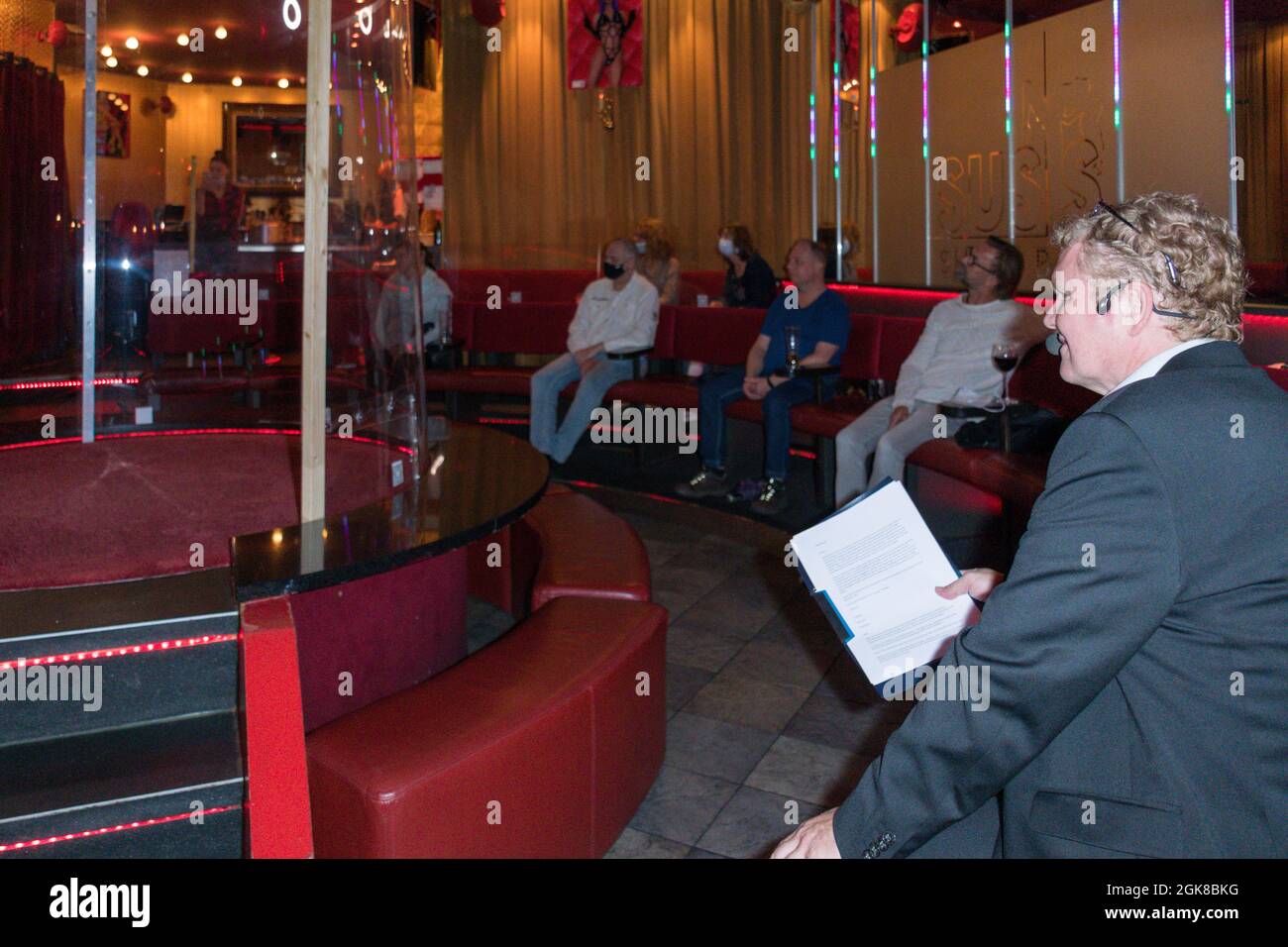 Susis show bar hires stock photography and images Alamy