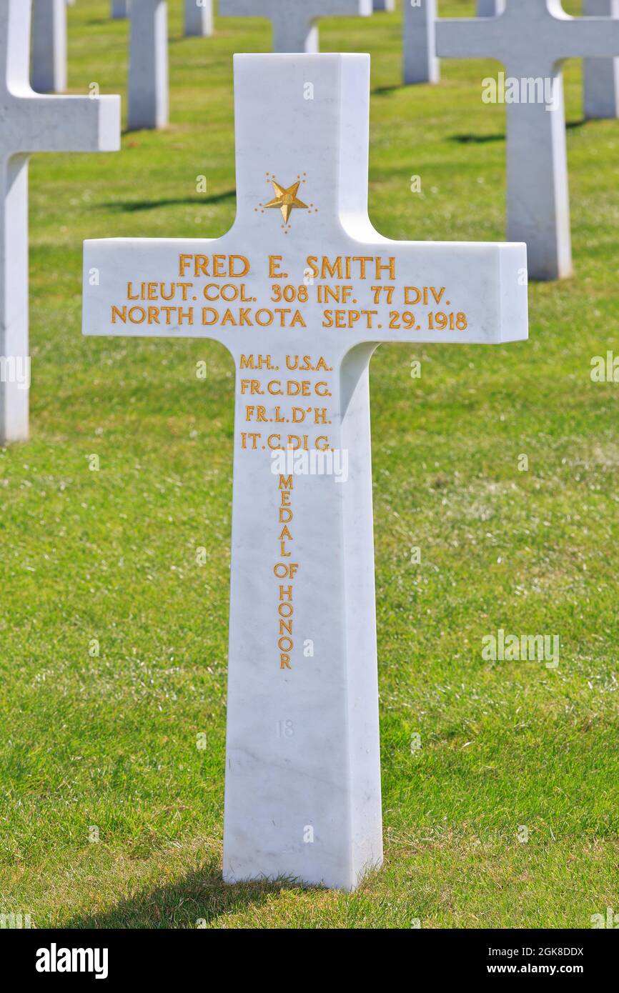 Tomb of lieutenant colonel Fred E. Smith, Medal of Honor recipient at the WW I Meuse-Argonne American Cemetery in Romagne-Sous-Montfaucon, France Stock Photo