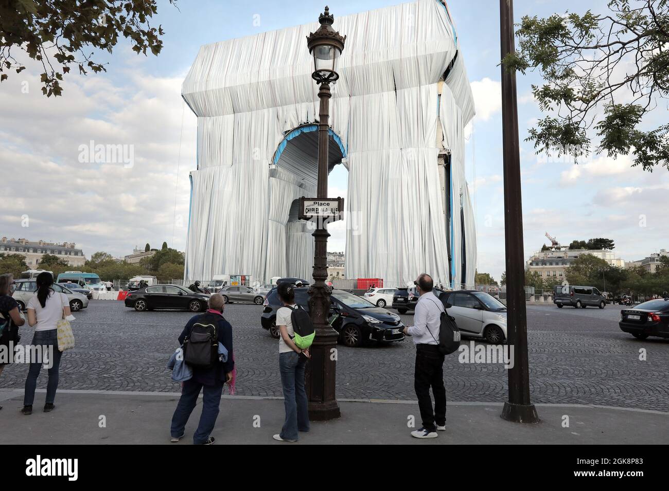 Paris, France. 13th Sep, 2021. People look at the Arc de Triomphe as it is being wrapped in silvery blue fabric in Paris, France, on Monday, September 30, 2021. The landmark is covered with 25,000 square meters of material, posthumously fulfilling a 60-year dream for the artist Christo. Photo by Eco Clement/UPI Credit: UPI/Alamy Live News Stock Photo