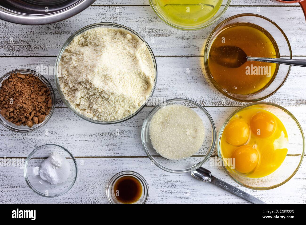 Chocolate cake process made with almond flour for a healthy ulternative