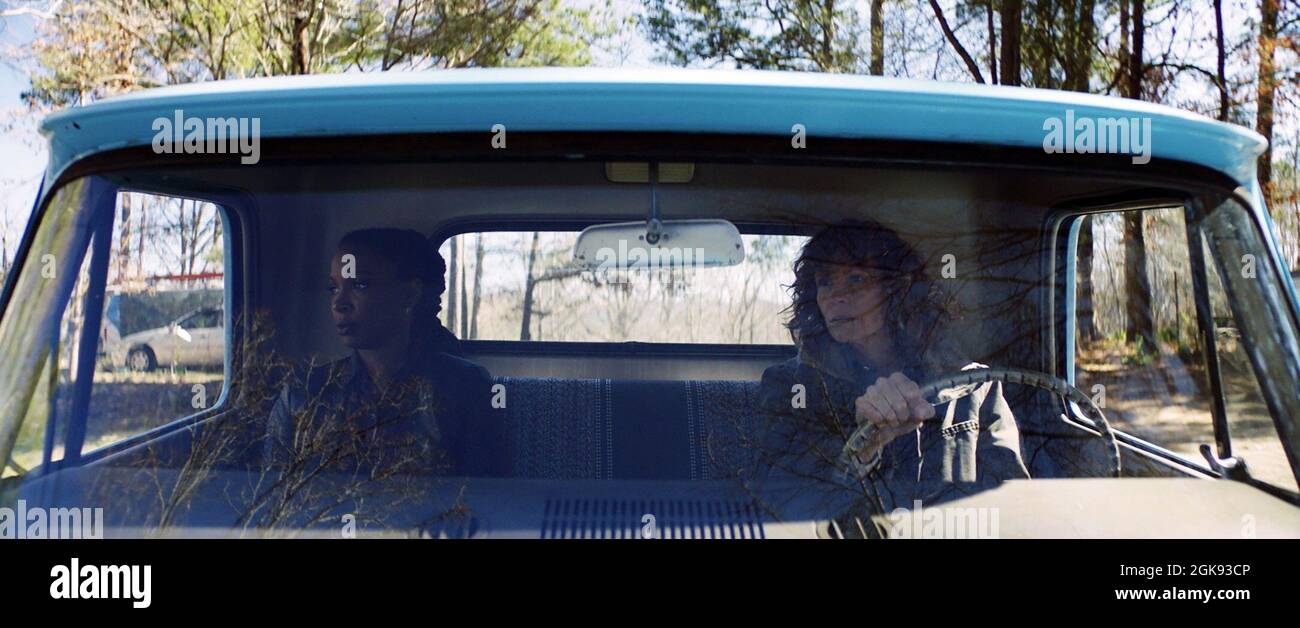 Сквозь тёмное стекло (2020). Сквозь тёмное стекло фильм 2020 постер. Сквозь тёмное стекло фильм. Сквозь тёмное стекло (2020). Сквозь темное стекла фильм.