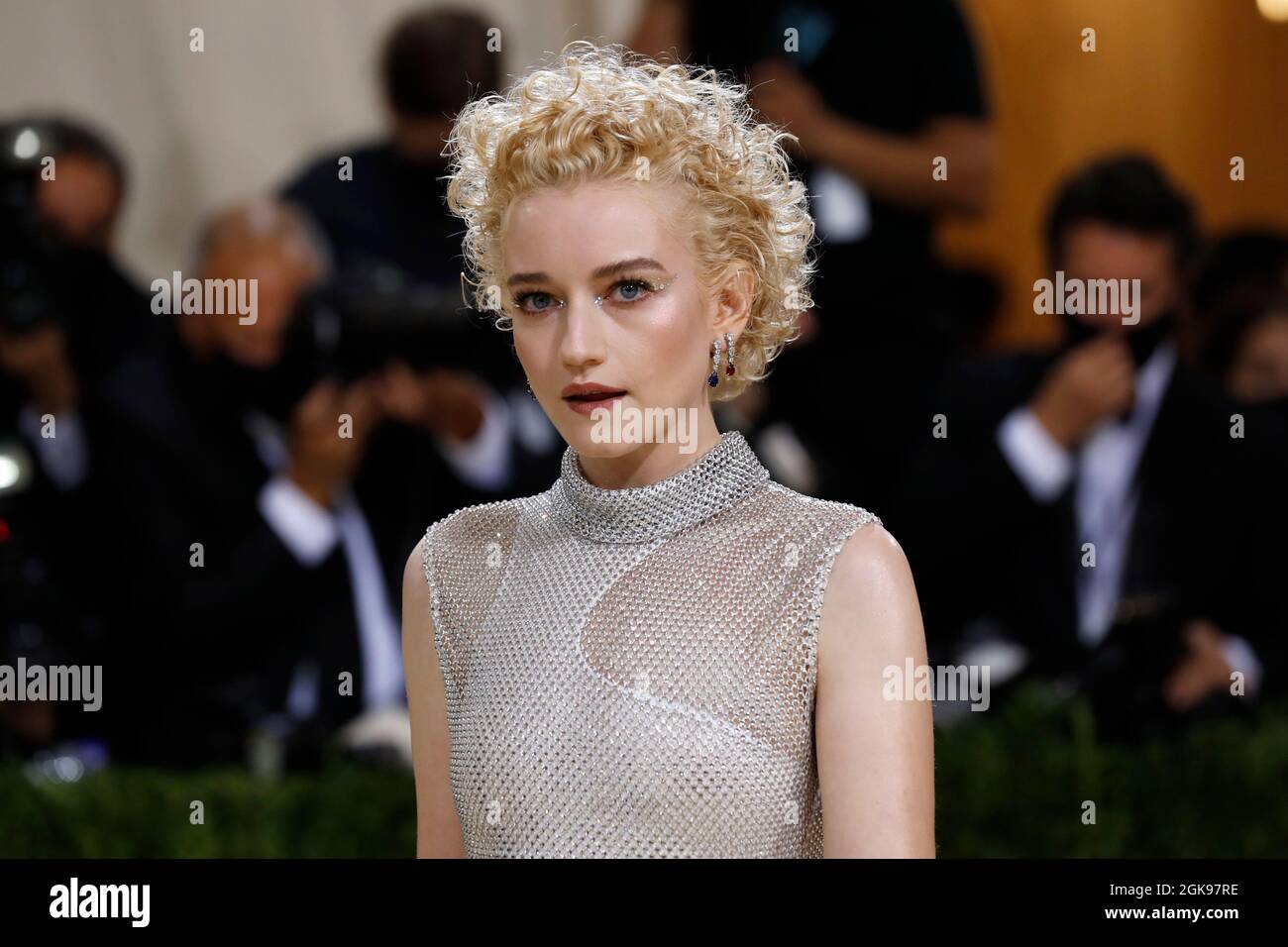Julia garner hires stock photography and images Alamy