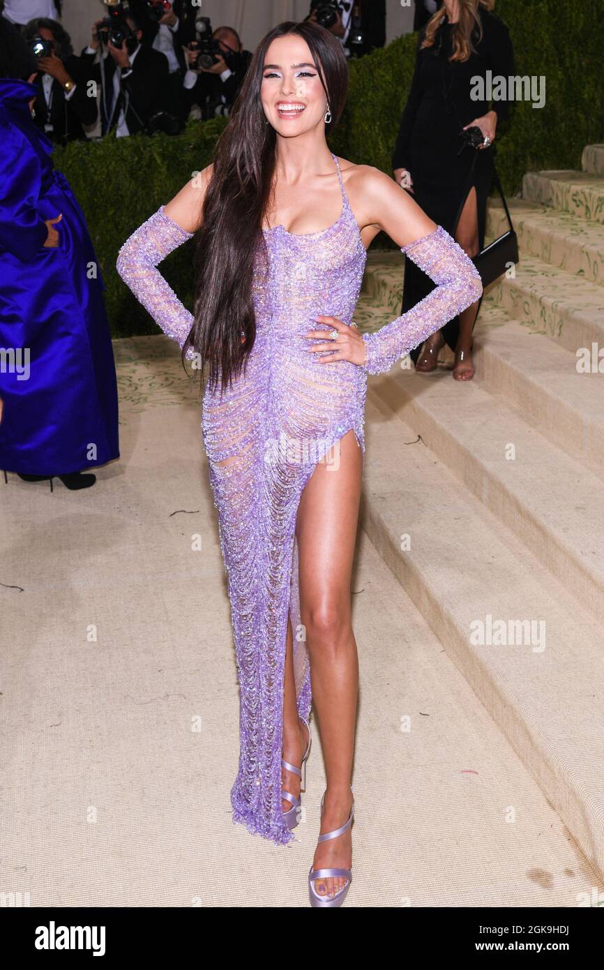 New York, USA. 13th Sep, 2021. Zoey Deutch walking on the red carpet at the  2021 Metropolitan Museum of Art Costume Institute Gala celebrating the  opening of the exhibition titled In America: