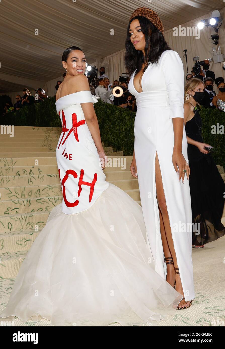 Alexandria ocasio cortez met gala 2021 hi-res stock photography and ...