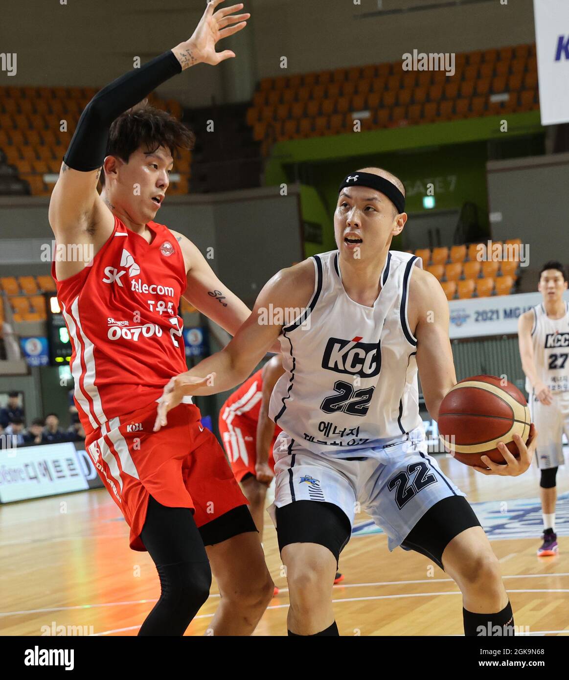 14th Sep, 2021. Kwak Dong-ki in action Jeonju KCC Egis' Kwak Dong-ki (R)  dribbles the ball in the Korean Basketball League (KBL) cup match against  the Seoul SK Knights at Sangju Gymnasium,