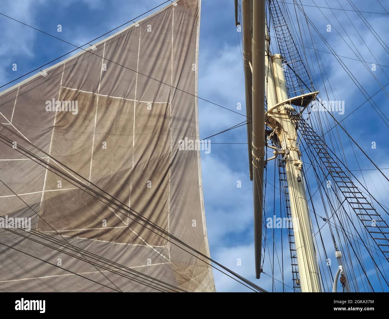 Sail and ropes of sailing ship Stock Photo - Alamy