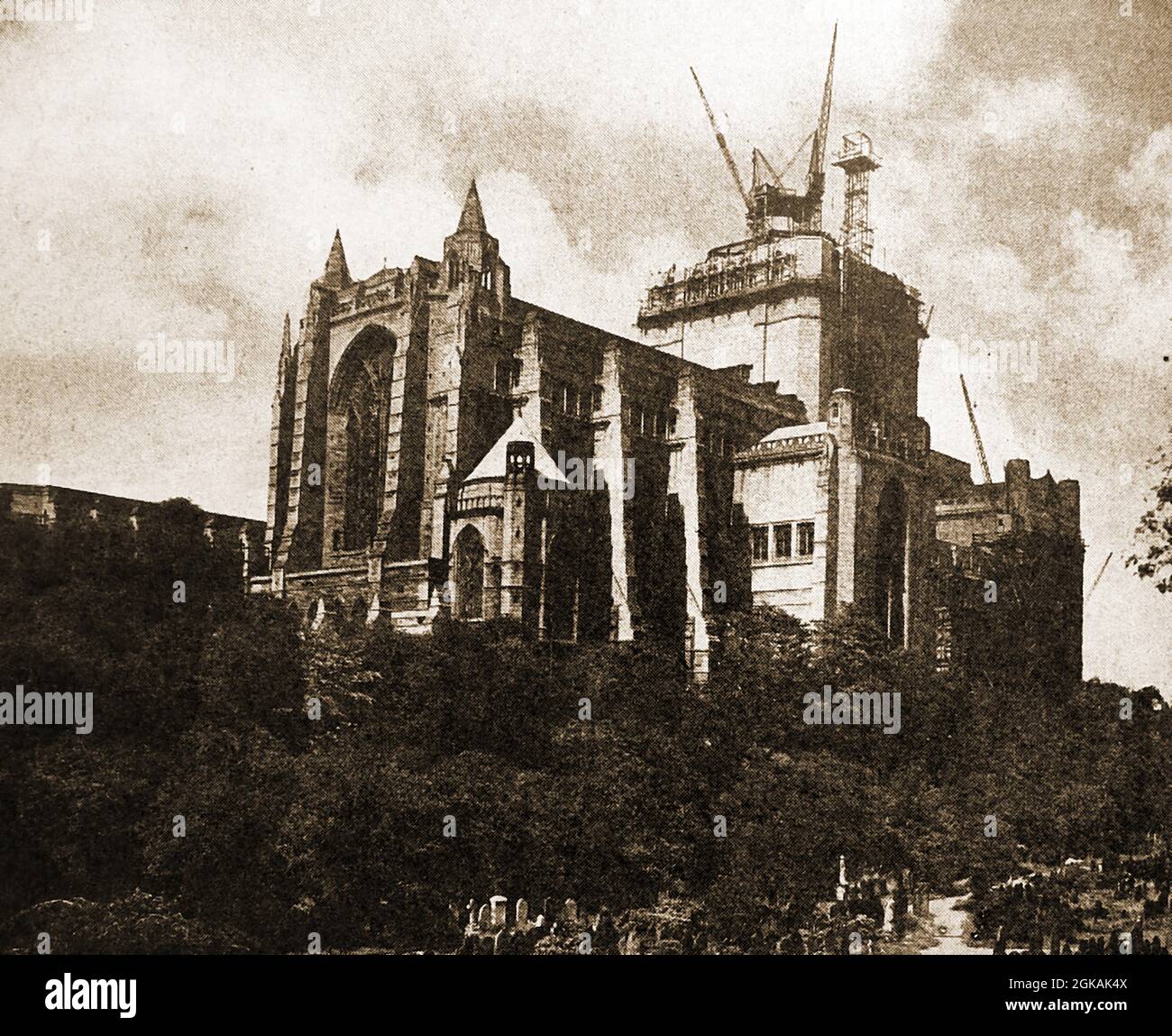 1939 - Liverpool  (UK) Cathedral on St James' Mount under construction. The Anglican cathedral which  is the seat of the Bishop of Liverpool was based on a design by Giles Gilbert Scott.  Constructed began in 1904. Its completion in October 1978   was marked by a service of thanksgiving and dedication in October 1978.The bell tower is the largest, and also one of the tallest, in the world Stock Photo