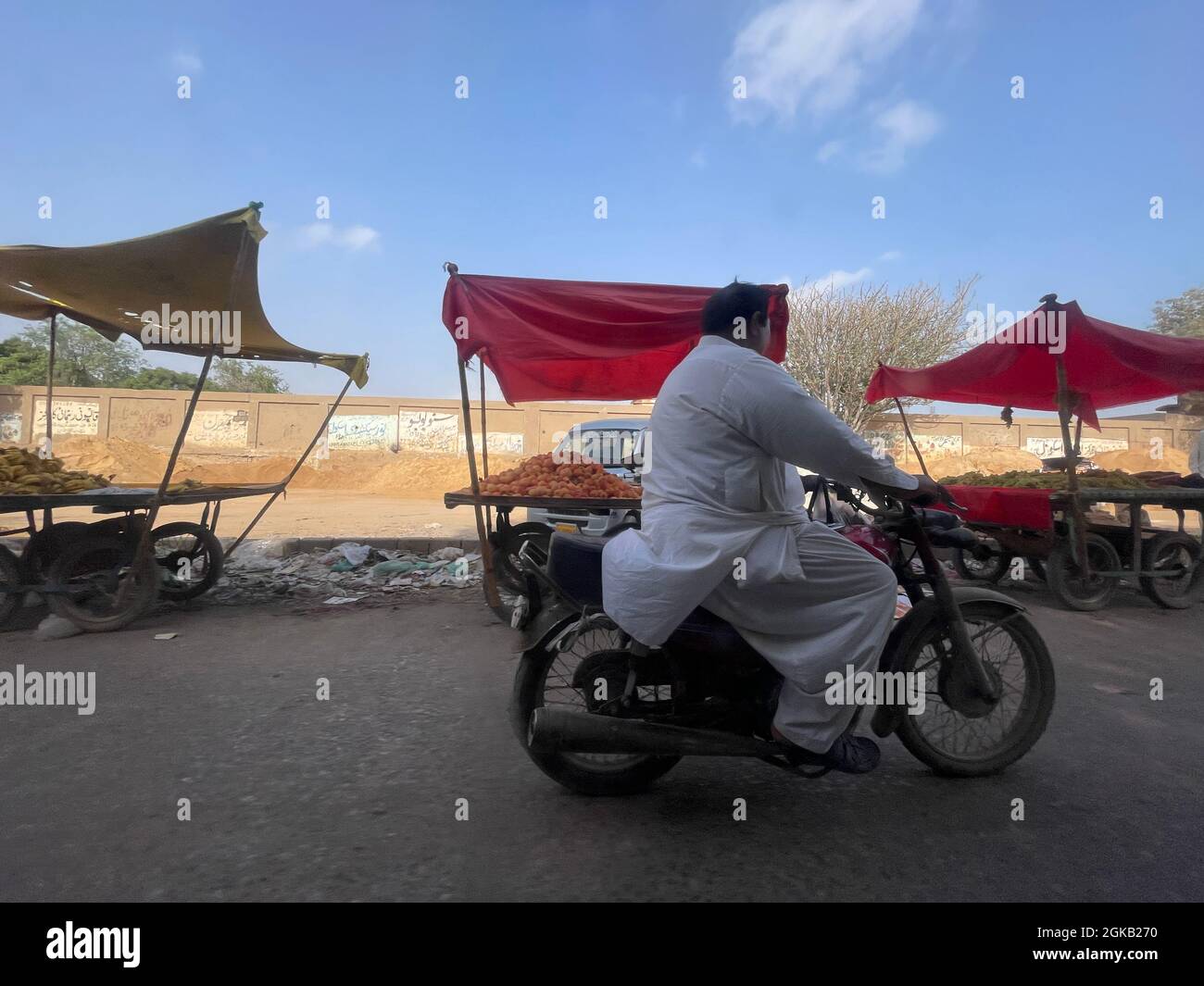Mango cart hires stock photography and images Alamy