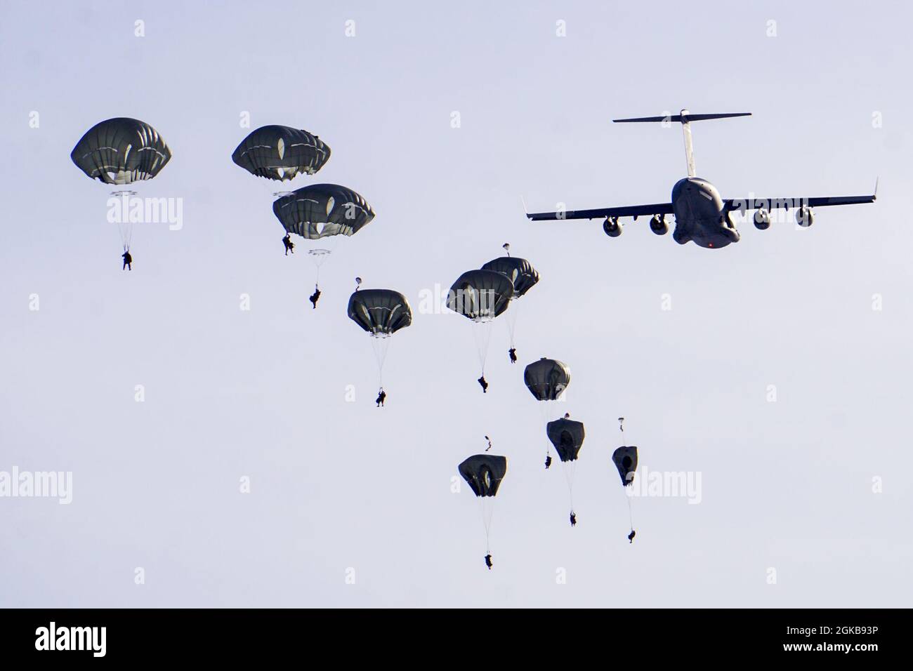 Paratroopers from 1st Battalion, 501st Parachute Infantry Regiment, 4th ...