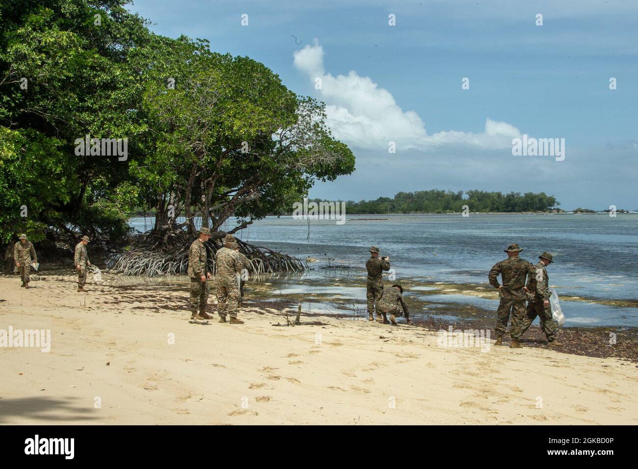 Trash Beach Pacific Island Hi Res Stock Photography And Images Alamy