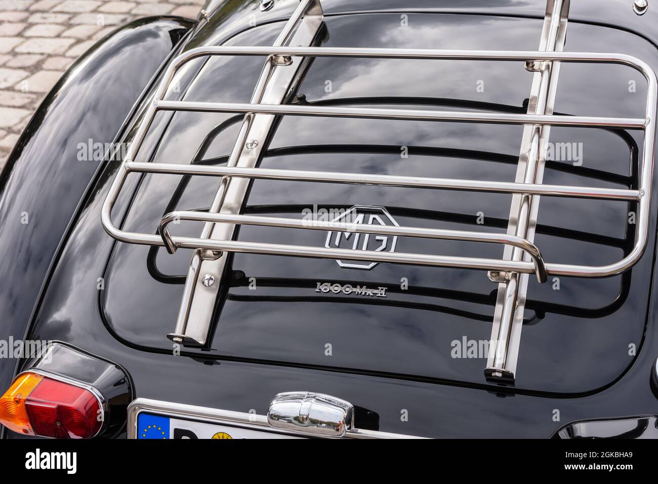 Rear of a MG 1600 MK II with luggage rack Stock Photo - Alamy