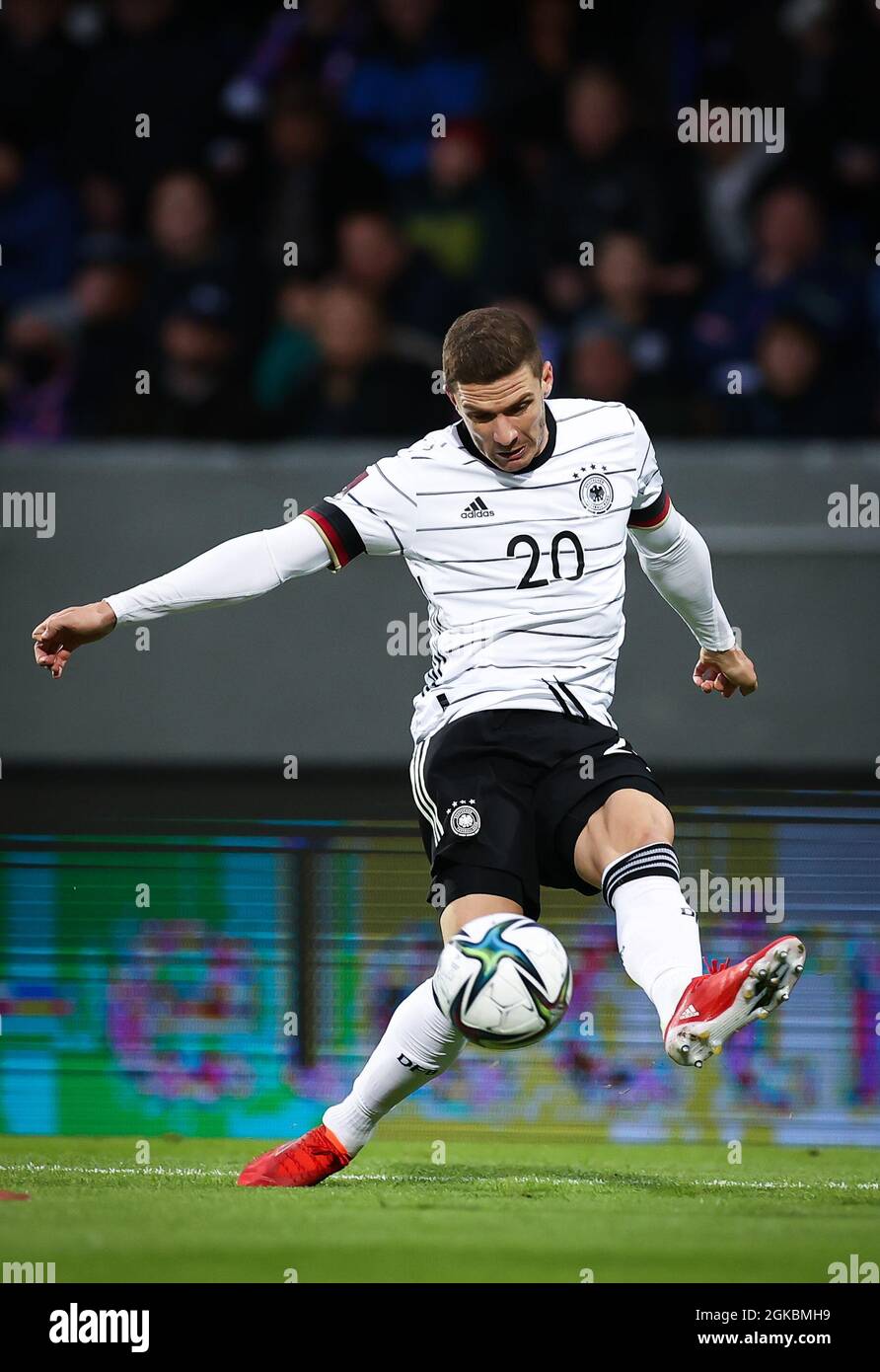 Reykjavik, Iceland. 08th Sep, 2021. Football: World Cup qualifying, Iceland - Germany, Group stage, Group J, Matchday 6 at Laugardalsvöllur stadium. Robin Gosens from Germany plays the ball. Credit: Christian Charisius/dpa/Alamy Live News Stock Photo
