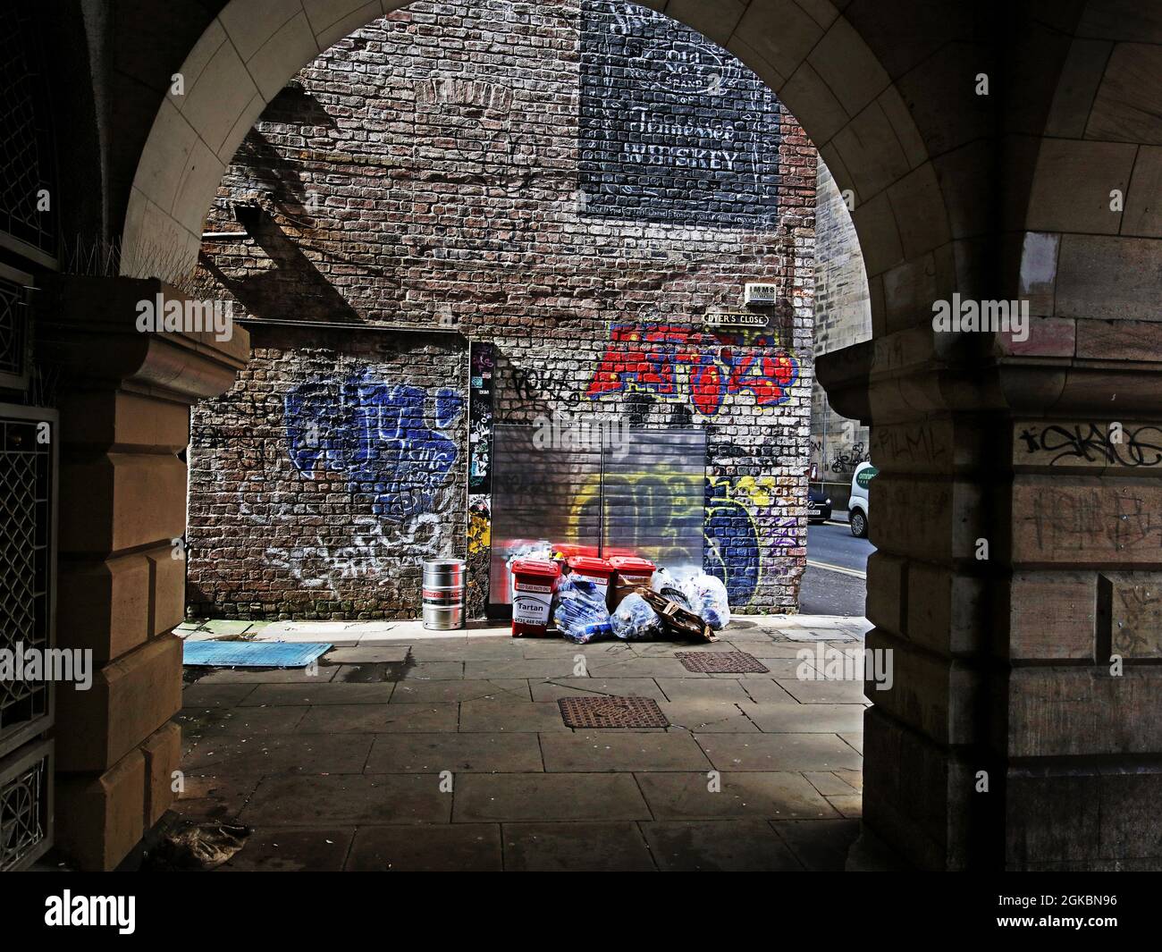 Dyer's Close.Graffiti art spreading. Edinburgh. Stock Photo