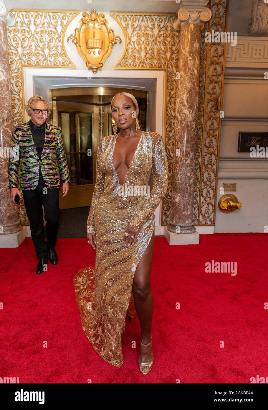 mary j blige gold dress I am the Trophy  #ForMyFans