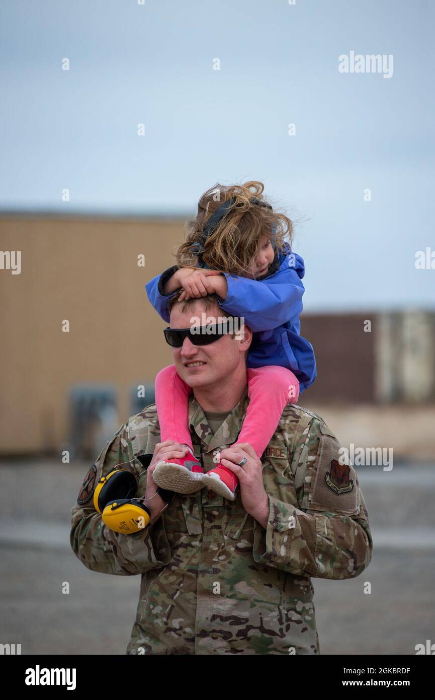 Members of the 124th Fighter Wing and their families observe A-10 ...