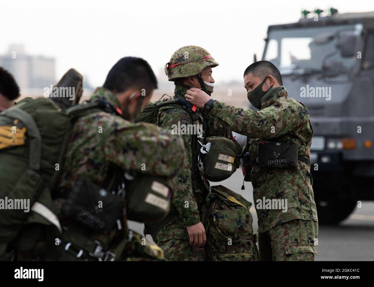 The japanese self defense force has one airborne brigade hi-res