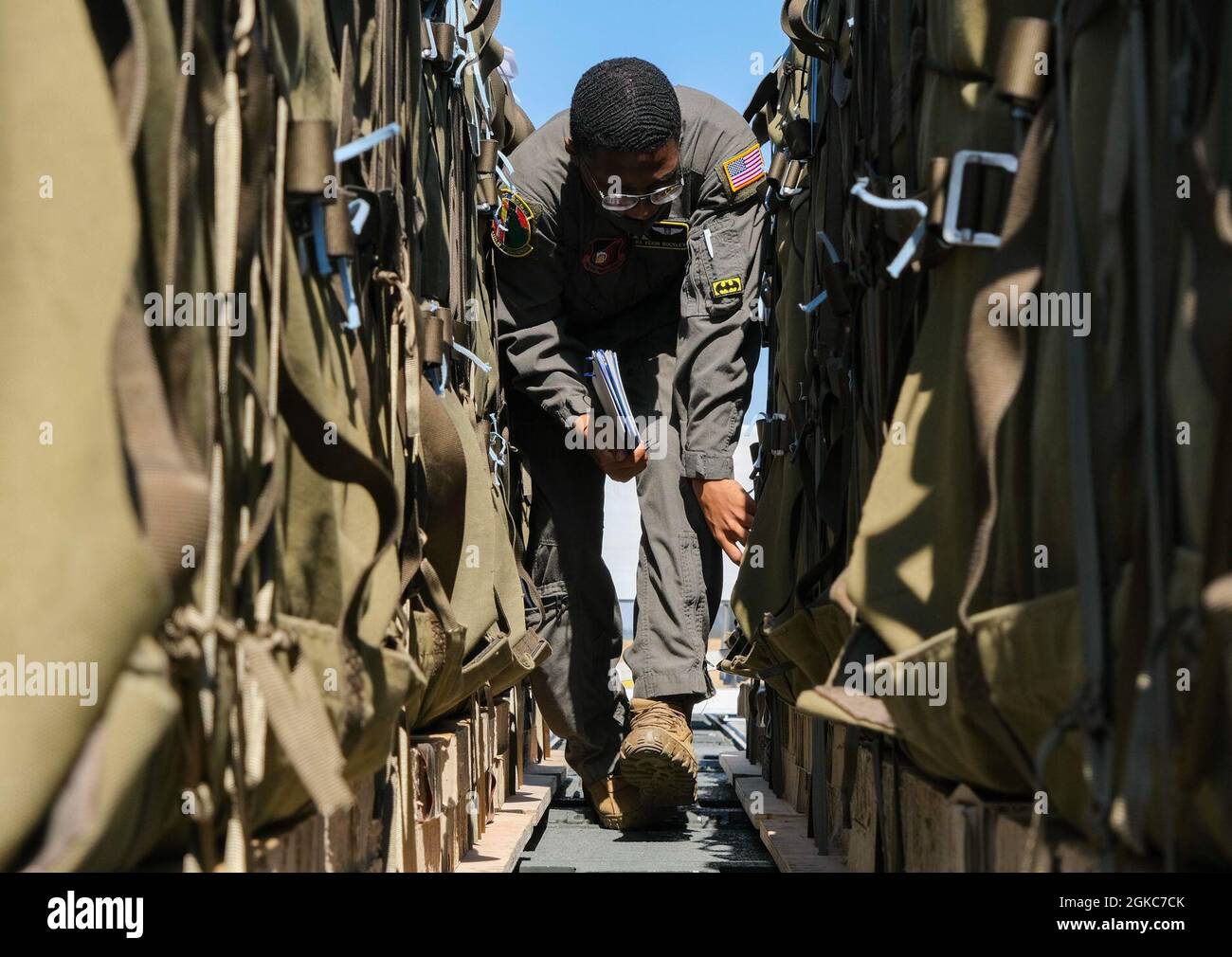 The japanese self defense force has one airborne brigade hi-res