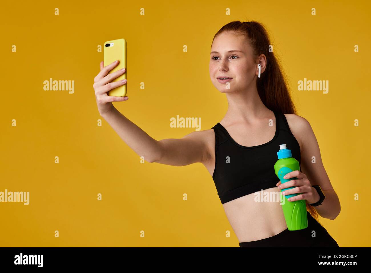 happy girl holding smartphone and taking a selfie Stock Photo - Alamy