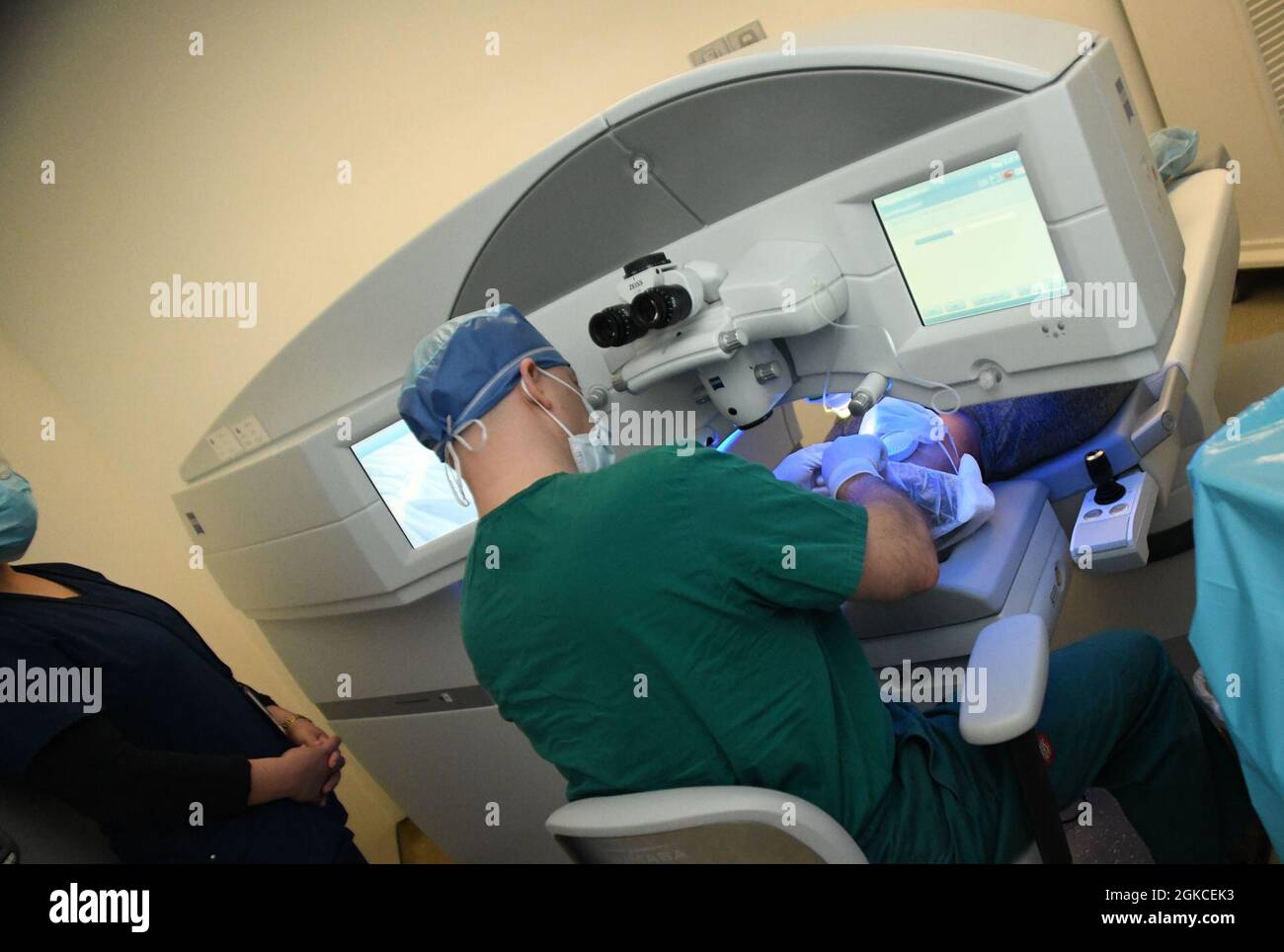 Small Incision Lenticule Extraction Hi-Res Stock Photography And Images -  Alamy