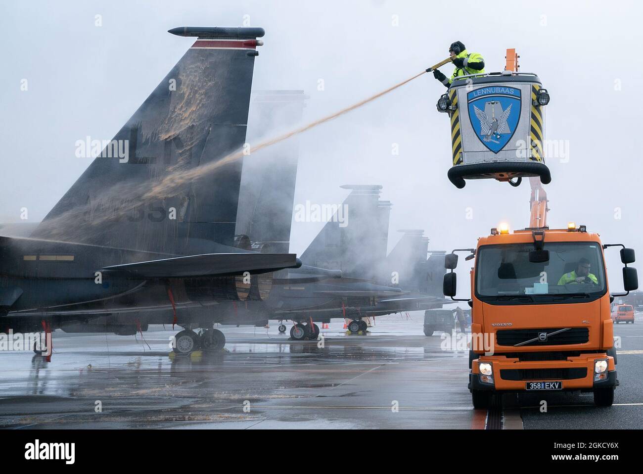 Personnel from Ämari Air Base de-ice 48th Fighter Wing aircraft during  Baltic Trident at Ämari Air Base, Estonia, March 16, 2021. Training with  joint and combined allies and partners during Agile Combat