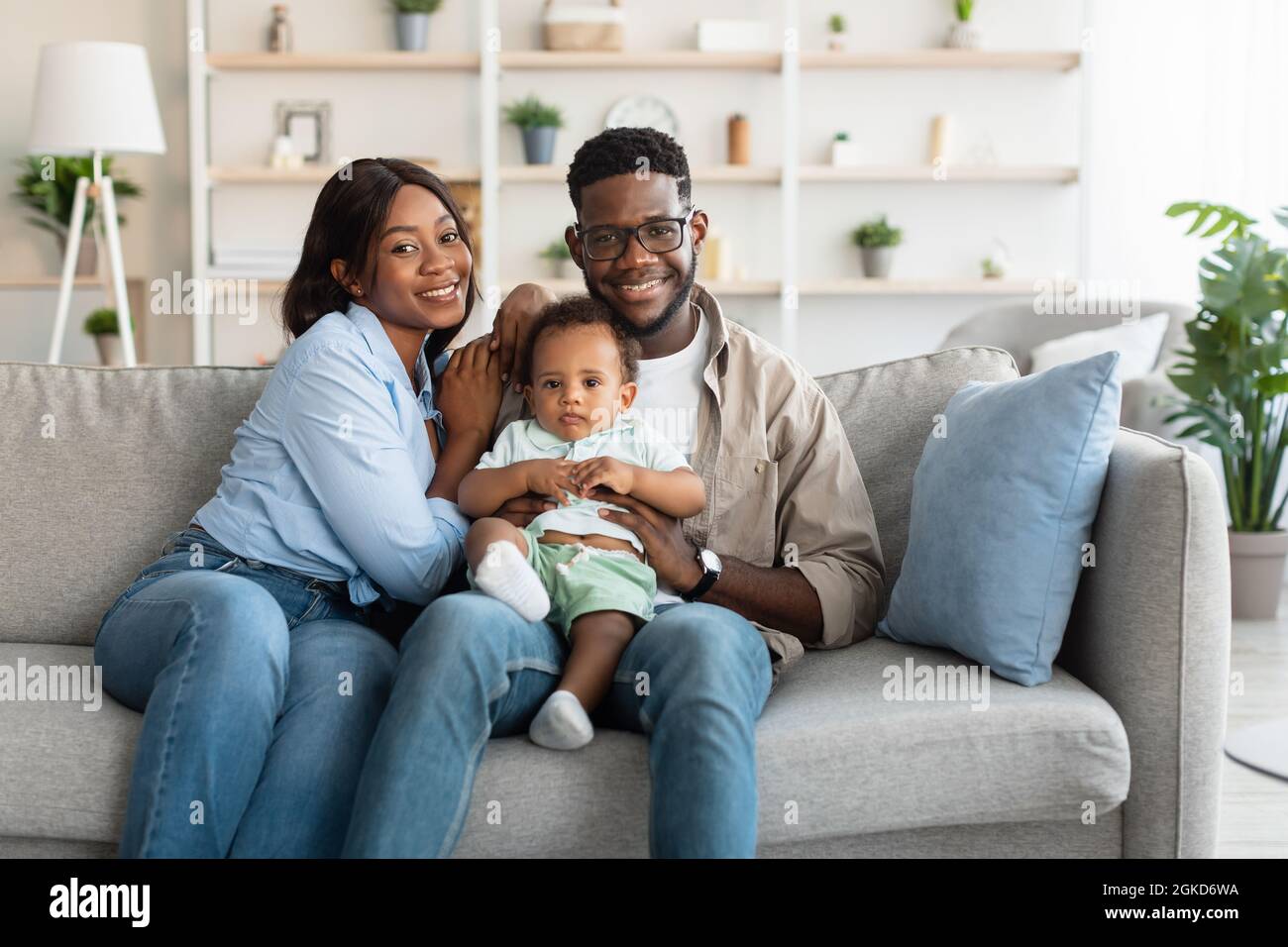 Portrait of happy black family smiling posing at home Stock Photo - Alamy