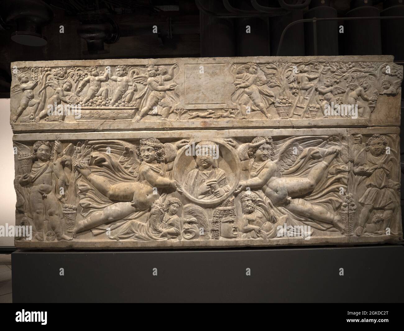 funeral tomb old roman marble statue detail bas relief Stock Photo - Alamy