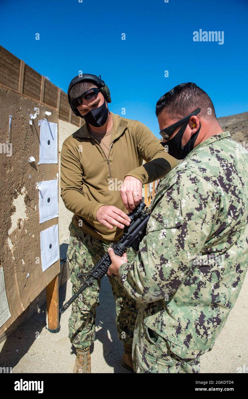 Battle sight zero hires stock photography and images Alamy