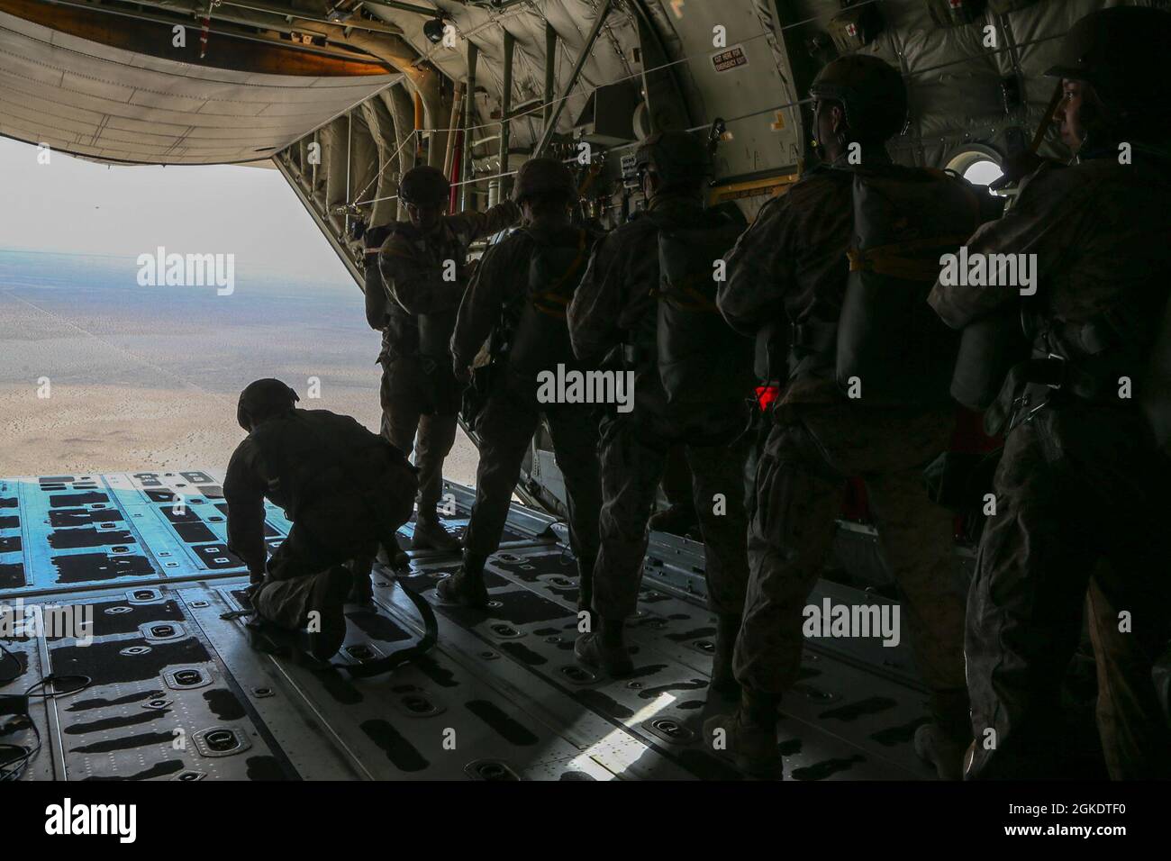U.S. Marine Corps airborne/air delivery specialists and parachute ...