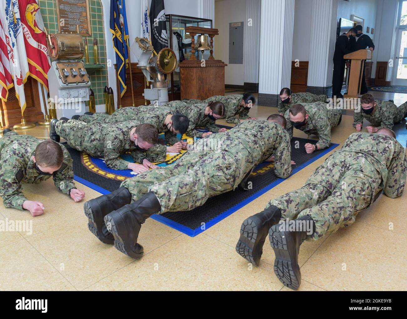 210329-N-KJ380-1019 PENSACOLA, Fla. (March 29, 2021)  New-accession Sailors attached to Information Warfare Training Command (IWTC) Corry Station participate in a peer-led plank challenge in preparation of the Navy’s upcoming Physical Fitness Assessment onboard Naval Air Station Pensacola Corry Station, Pensacola, Florida. These Sailors are just some of the many thousands training and preparing to defend America around the world as information warfare warfighters. IWTC Corry Station is a part of Center for Information Warfare Training domain. Training over 22,000 students every year, CIWT deli Stock Photo