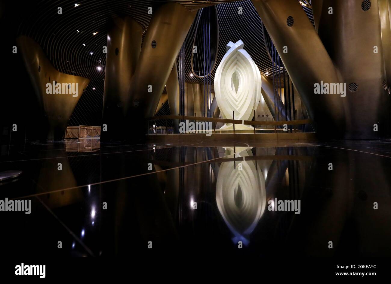 Damper shanghai tower hires stock photography and images Alamy