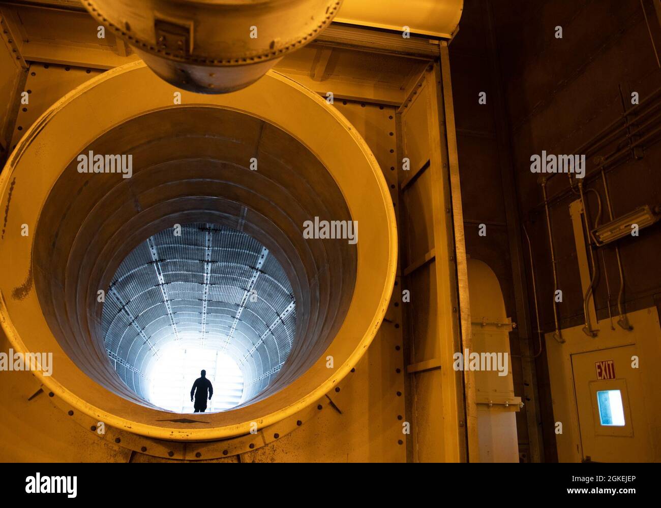Engine test cell hires stock photography and images Alamy