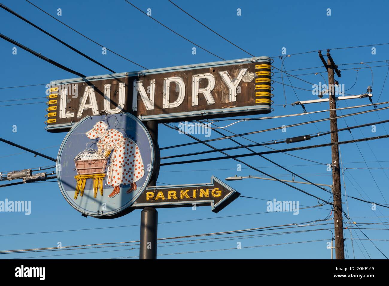 Vintage laundromat hires stock photography and images Alamy