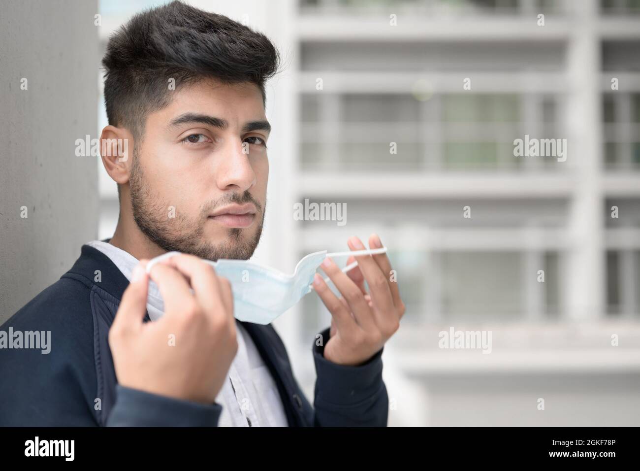 Handsome man surgical mask man hi-res stock photography and images - Alamy