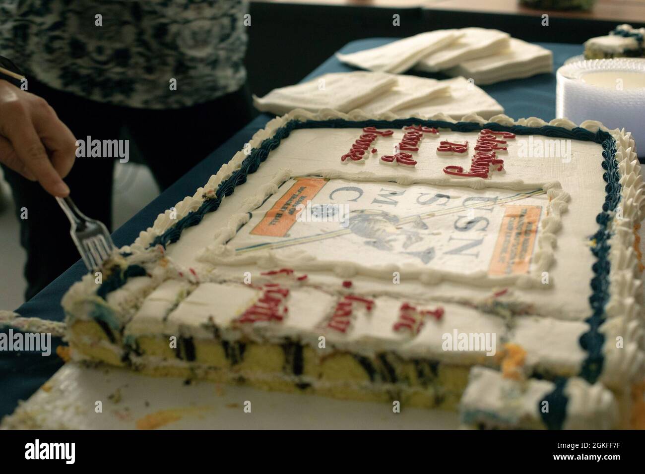Field Medical Training Battalion-East and Marine Corps Combat Service Support Schools personnel cut and serve cake during the Field Medical Training Battalion- East commemoration ceremony at Camp Johnson, N.C., April 8, 2021. The commemoration ceremony honored the 78th anniversary of FMTB-E. Stock Photo