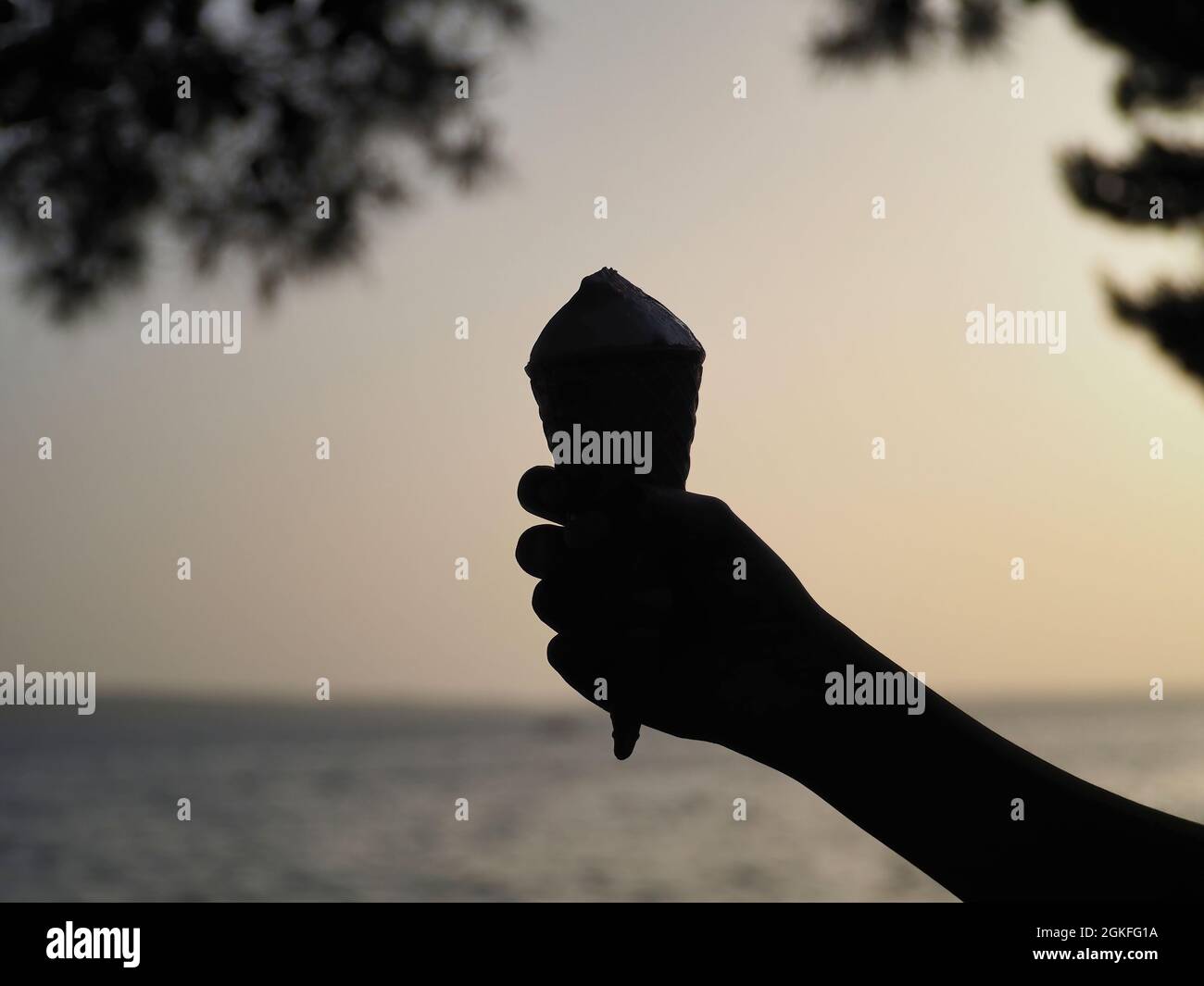 Silhouette hand ice cream hi-res stock photography and images - Alamy