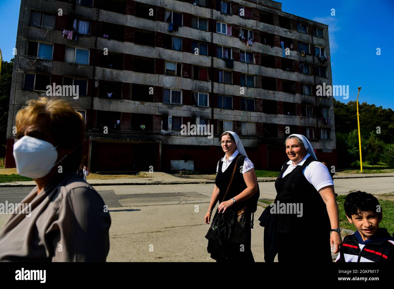 Kosice, Slovakia. 14th Sep, 2021. Local people watch the Pope Francis as he meets local Roma minority at biggest Slovak Roma housing estate Lunik IX in Kosice today, on Tuesday, September 14, 2021, during his four-day visit to Slovakia, which started on Sunday. Credit: Roman Vondrous/CTK Photo/Alamy Live News Stock Photo