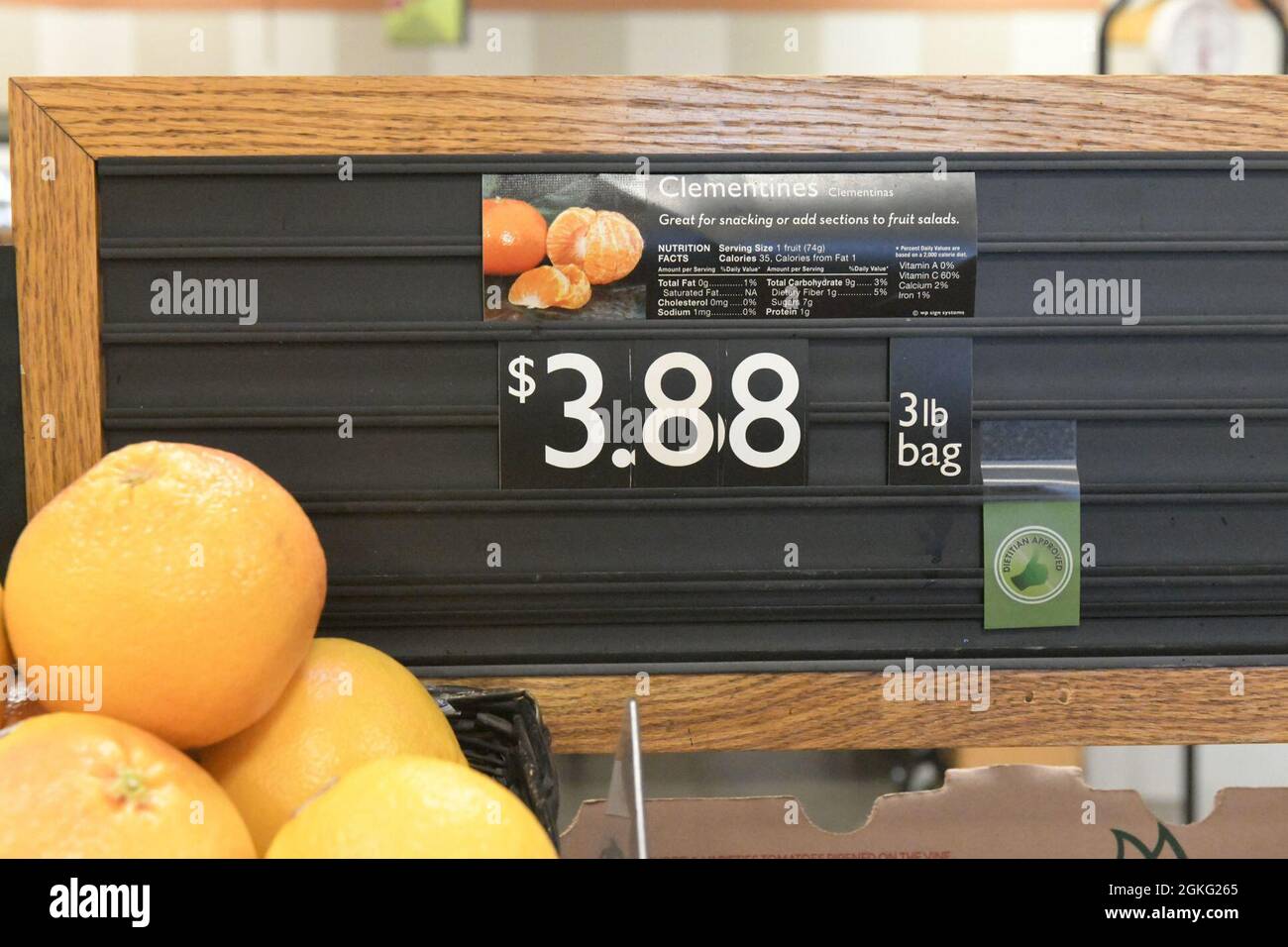 A Green Thumb nutrition identification card is placed above a bin of Clementine’s in the installation commissary at Robin Air Force Base, Georgia, April 13, 2021. The dietitian-approved thumb initiative aims to make locating healthy, nutritionally-dense foods easy for shoppers to find so that they can make healthier food choices. Stock Photo