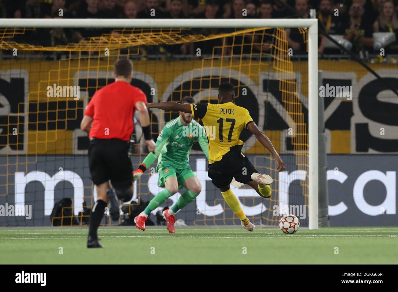 Berne, Switzerland, 14th September 2021. Jordan Siebatcheu of Young Boys  scores past David De Gea of Manchester United to give the side a late 2-1  lead during the UEFA Champions League match