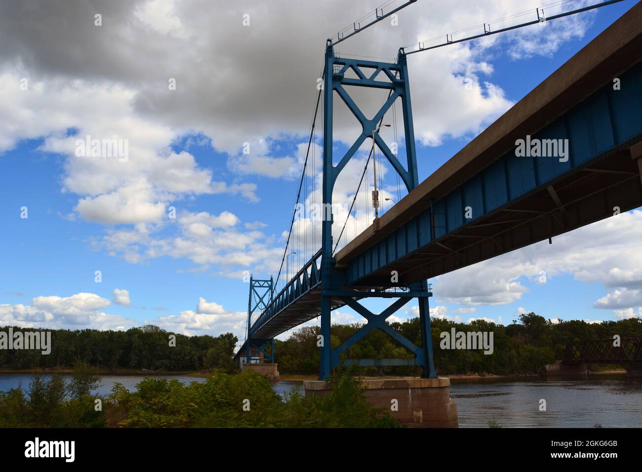 The US Route 30 Gateway Bridge over the Mississippi River opened in 1956 carries traffic between Clinton, Iowa and Fulton, Illinois. Stock Photo