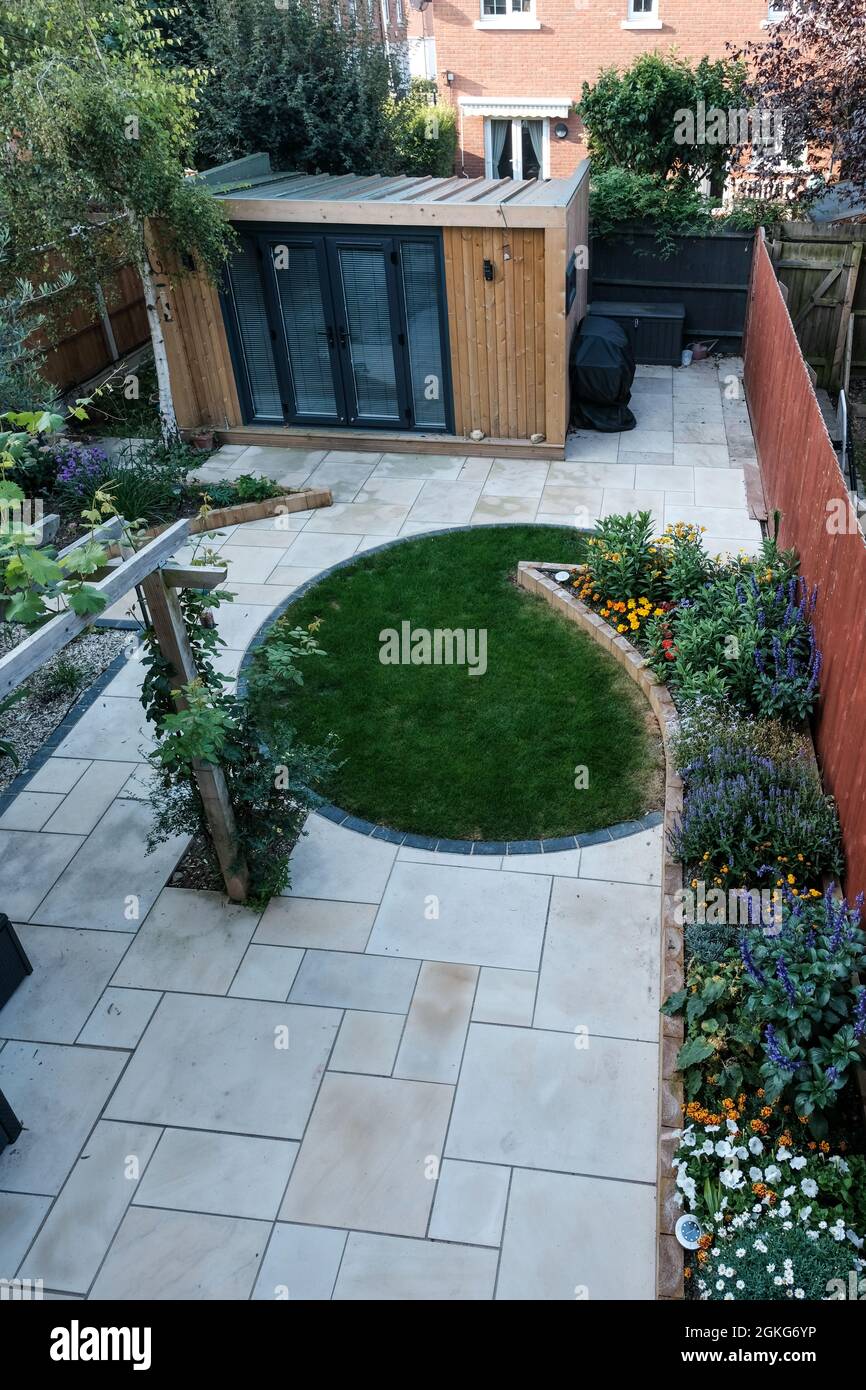 Garden office and landscaped garden with furniture Stock Photo - Alamy