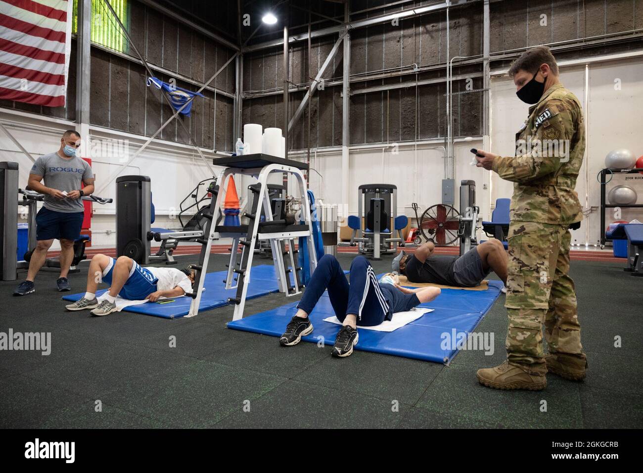 U.S. Air Force Col. Daniel Murray, right, 60th Operational Medical Readiness Squadron master clinician, leads a circuit training workout at the Nose Dock Gym at Travis Air Force Base, California, April 15, 2021. Travis AFB is one of the several bases trying a Lifestyle and Performance Medical Clinic approach to health care. Stock Photo