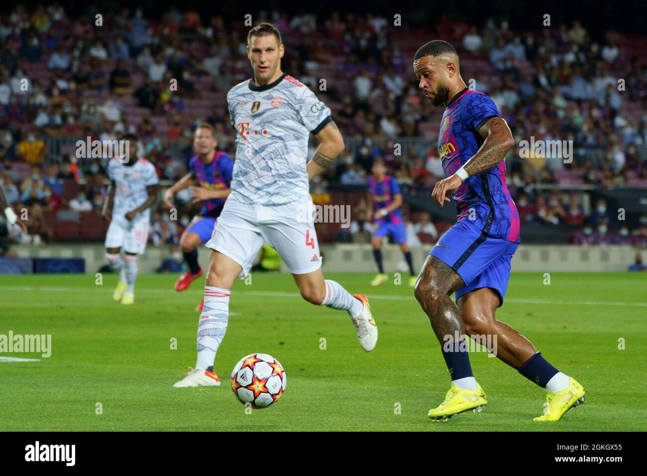 Barcelona, Spain. 14/09/2021, Memphis Depay of FC Barcelona in action with Niklas Sule of FC Bayern Munich during the UEFA Champions League match between FC Barcelona and FC Bayern Munich at Camp Nou in Barcelona, Spain. Stock Photo