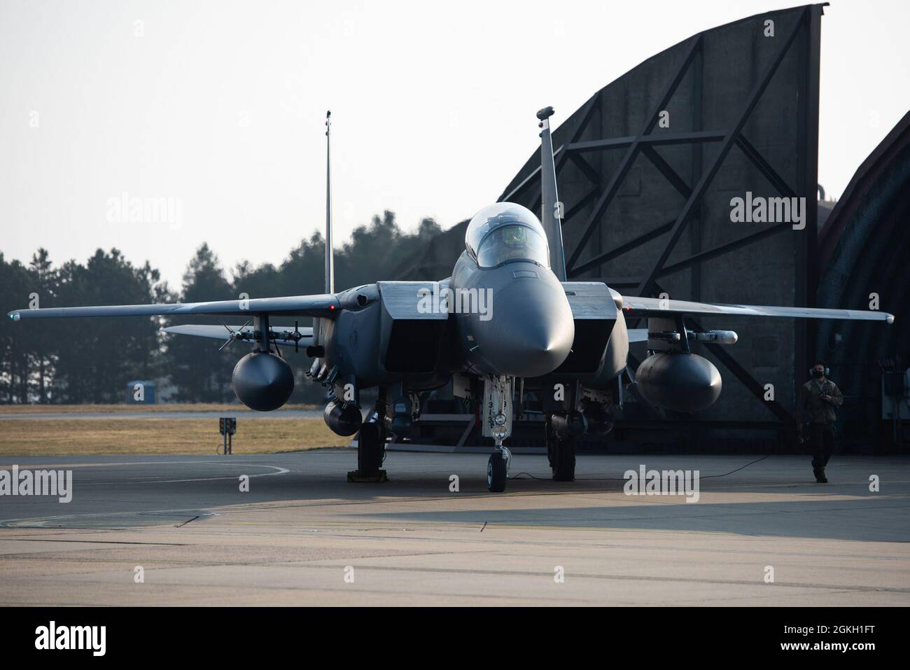 An F-15E Strike Eagle assigned to the 492nd Fighter Squadron sits on the flightline for pre-flight checks during an Agile Combat Employment exercise at Royal Air Force Lakenheath, England, April 20, 2021. ACE concepts are fundamental to building partner nation capabilities, enhancing interoperability and developing opportunities for strategic access. Stock Photo