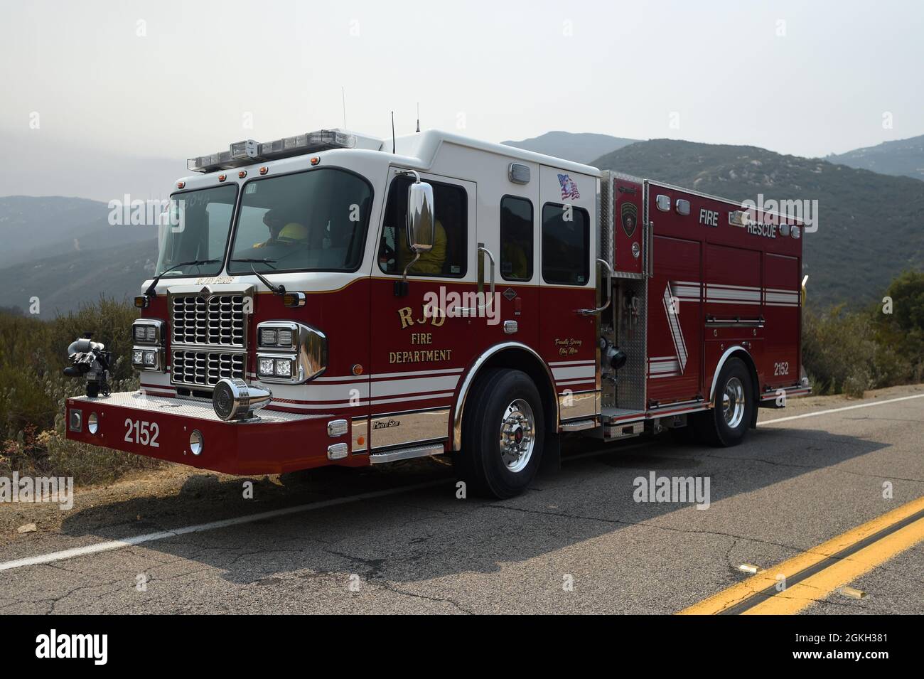 Richard J Donovan Correctional Facility Apparatus 2152 standing by for a call up at the Valley Fire, east of San Diego Stock Photo